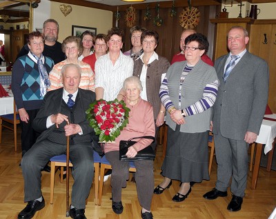 Josefa und Ferdinand Frisch feiern die Eiserne Hochzeit mit ihren 11 Kindern